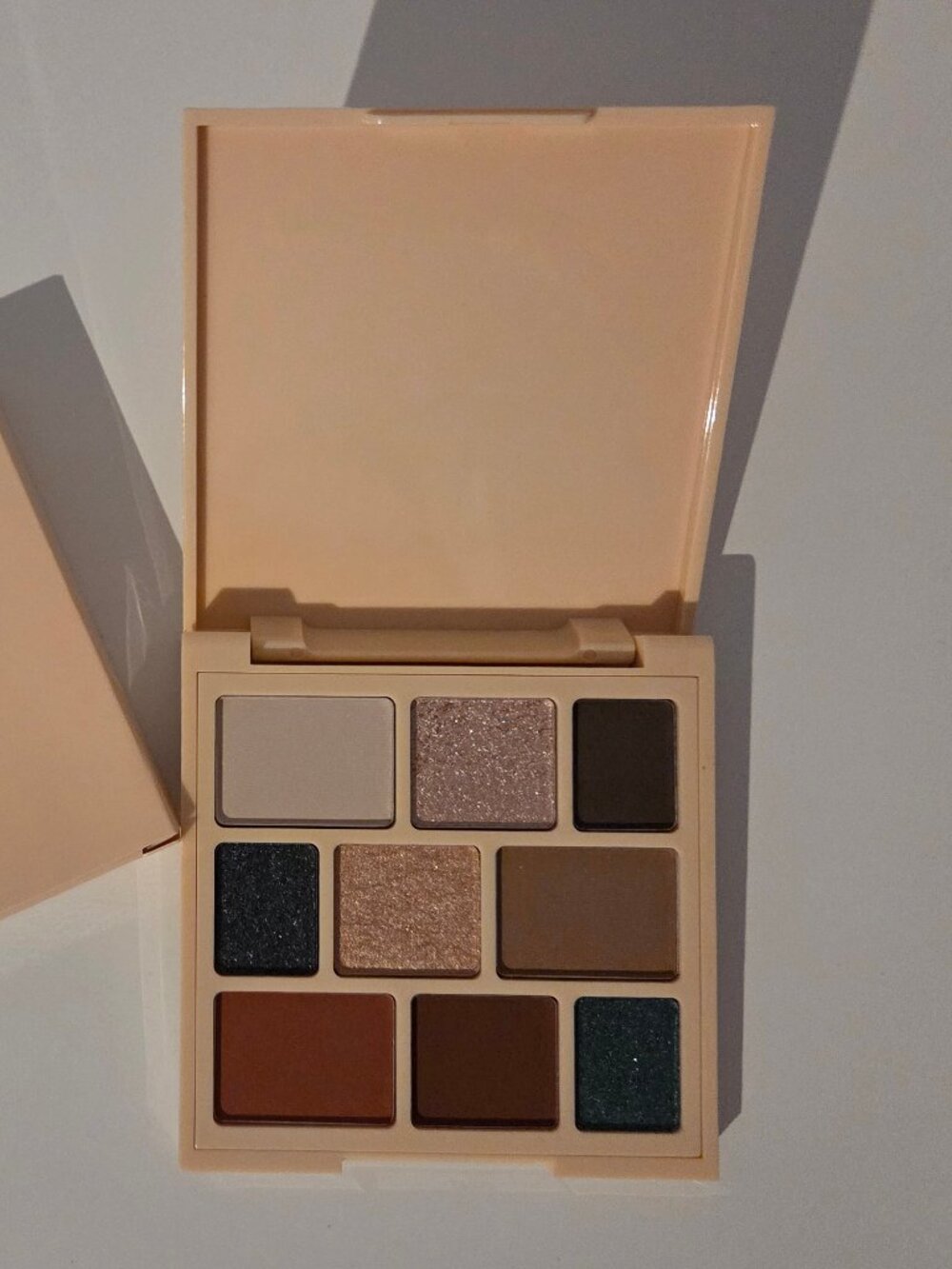 Cinta London Eyeshadow Palette Living The Eye Life NEW IN BOX 6.5 g